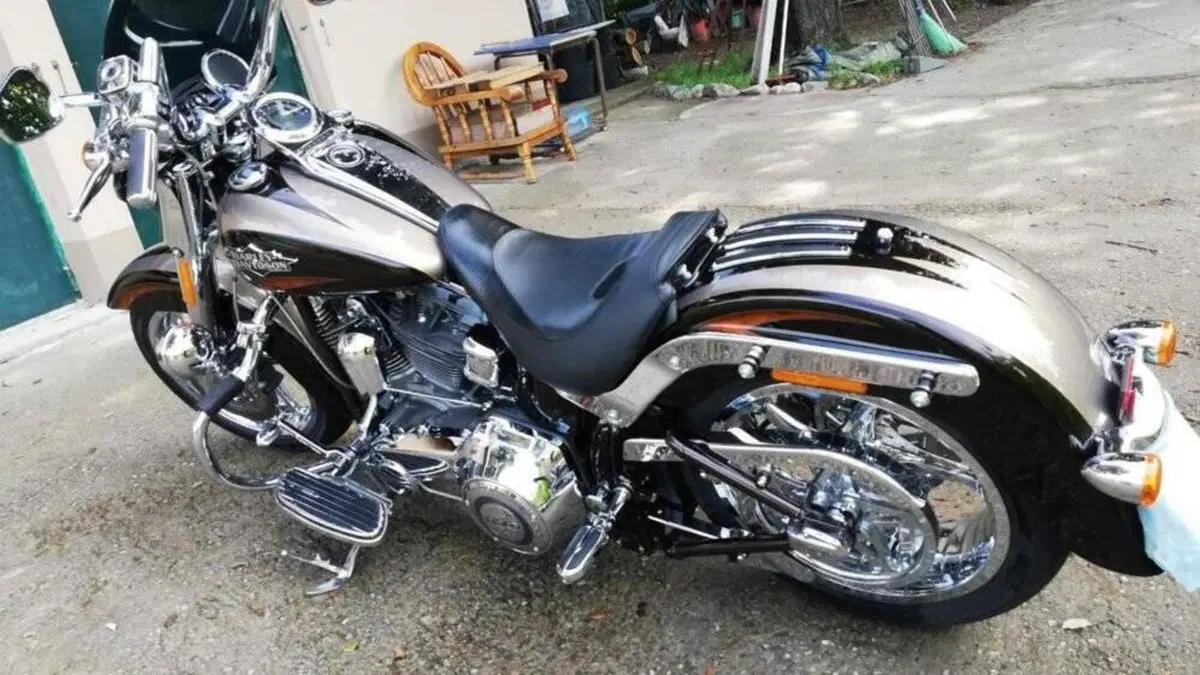 Harley-Davidson 1800 Convertible (2010 - 11) - FLSTSE  (6)