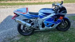 Suzuki GSX R 750 (1996 - 97)  (4)