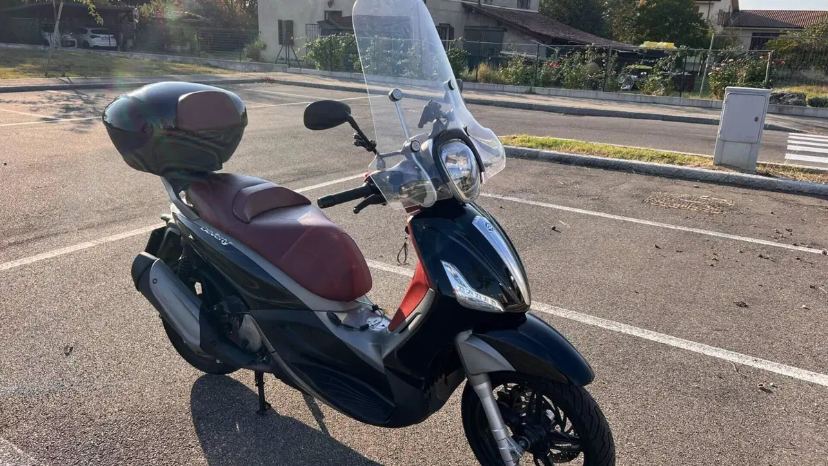 Piaggio Beverly 350 SportTouring ie (2011 - 15)  (4)