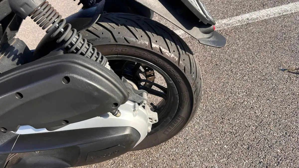 Piaggio Beverly 350 SportTouring ie (2011 - 15)  (6)