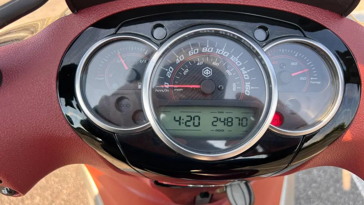 Piaggio Beverly 350 SportTouring ie (2011 - 15)  (8)