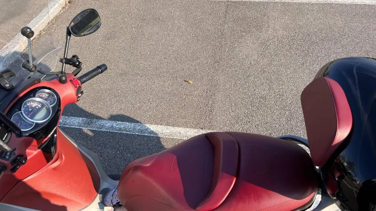 Piaggio Beverly 350 SportTouring ie (2011 - 15)  (11)