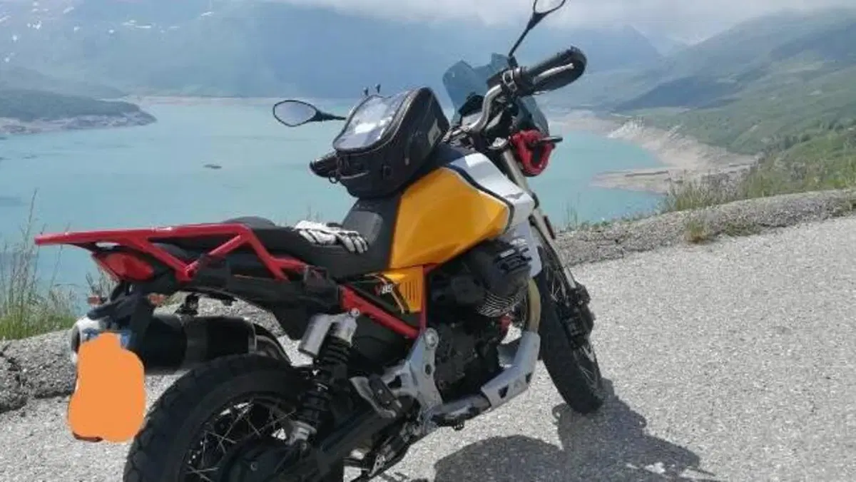 Moto Guzzi V85 TT Evocative Graphics (2021 - 23) 
