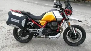 Moto Guzzi V85 TT Evocative Graphics (2021 - 23)  (2)