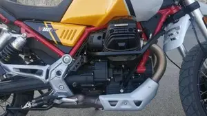 Moto Guzzi V85 TT Evocative Graphics (2021 - 23)  (4)