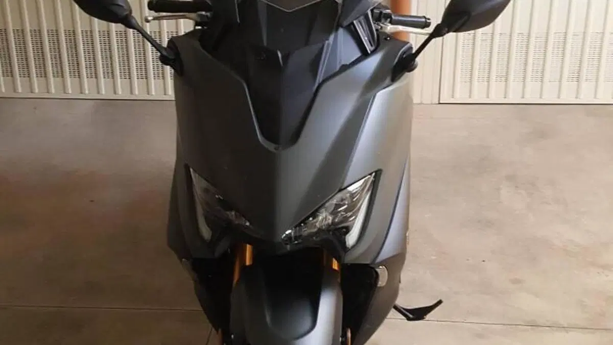 Yamaha T-Max 560 Tech Max (2021)  (2)