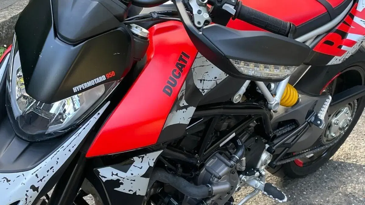 Ducati Hypermotard 950 RVE (2022 - 25)  (2)