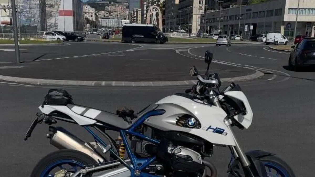 Bmw HP2 Megamoto  (2)