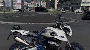 Bmw HP2 Megamoto  (2)