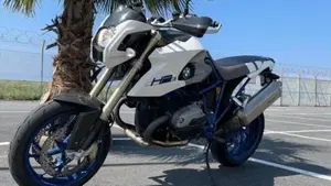 Bmw HP2 Megamoto  (3)