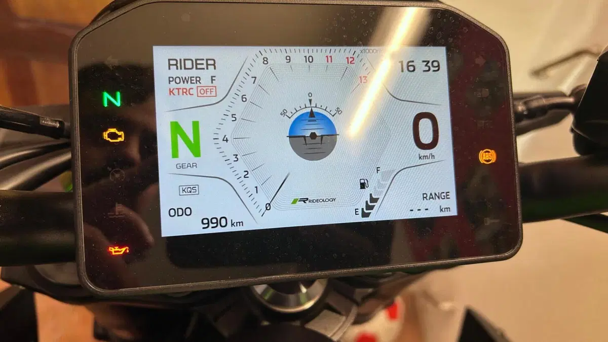 Kawasaki Z 900 Performance (2025 - 27)  (4)