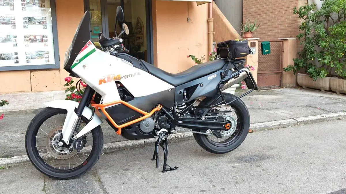 KTM 990 Adventure (2009 - 11)  (2)