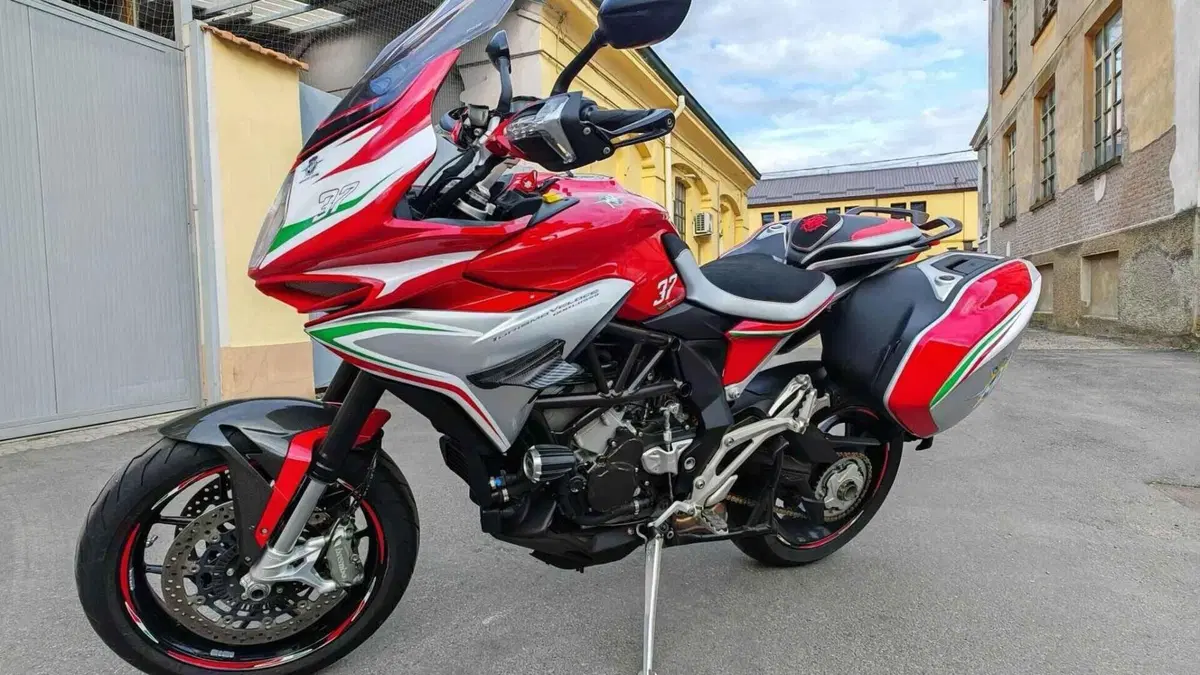 MV Agusta Turismo Veloce 800 Lusso (2014 - 16)  (2)