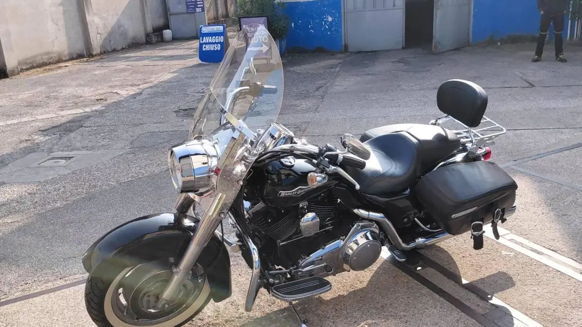 Harley-Davidson 1690 Road King Custom (2007) - FLHRS  (3)