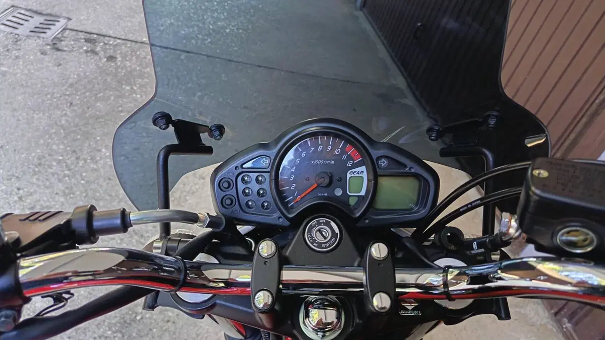 Suzuki Gladius 650 SFV (2009 - 15)  (6)