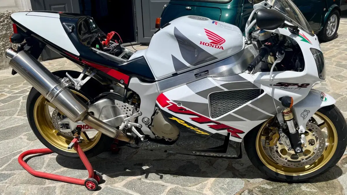 Honda VTR 1000 SP-2 (2002 - 06)  (16)