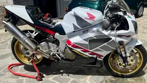 Honda VTR 1000 SP-2 (2002 - 06)  (9)