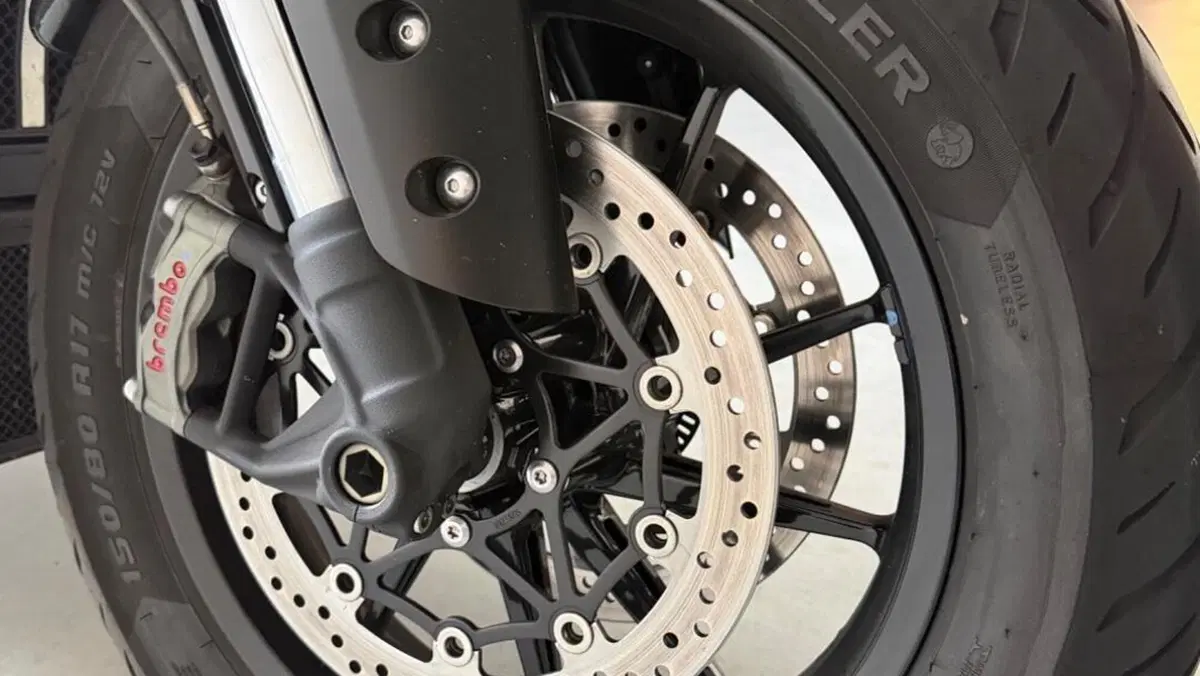 Triumph Rocket 3 R (2021 - 24)  (4)