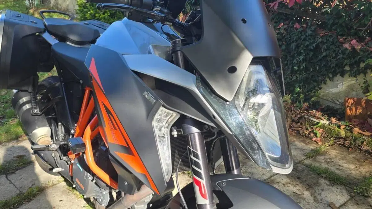 KTM 1290 Super Duke GT ABS (2016 - 18)  (3)