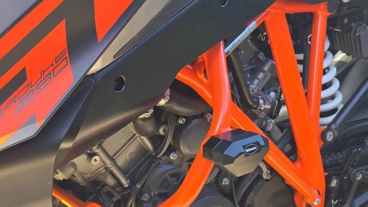 KTM 1290 Super Duke GT ABS (2016 - 18)  (8)