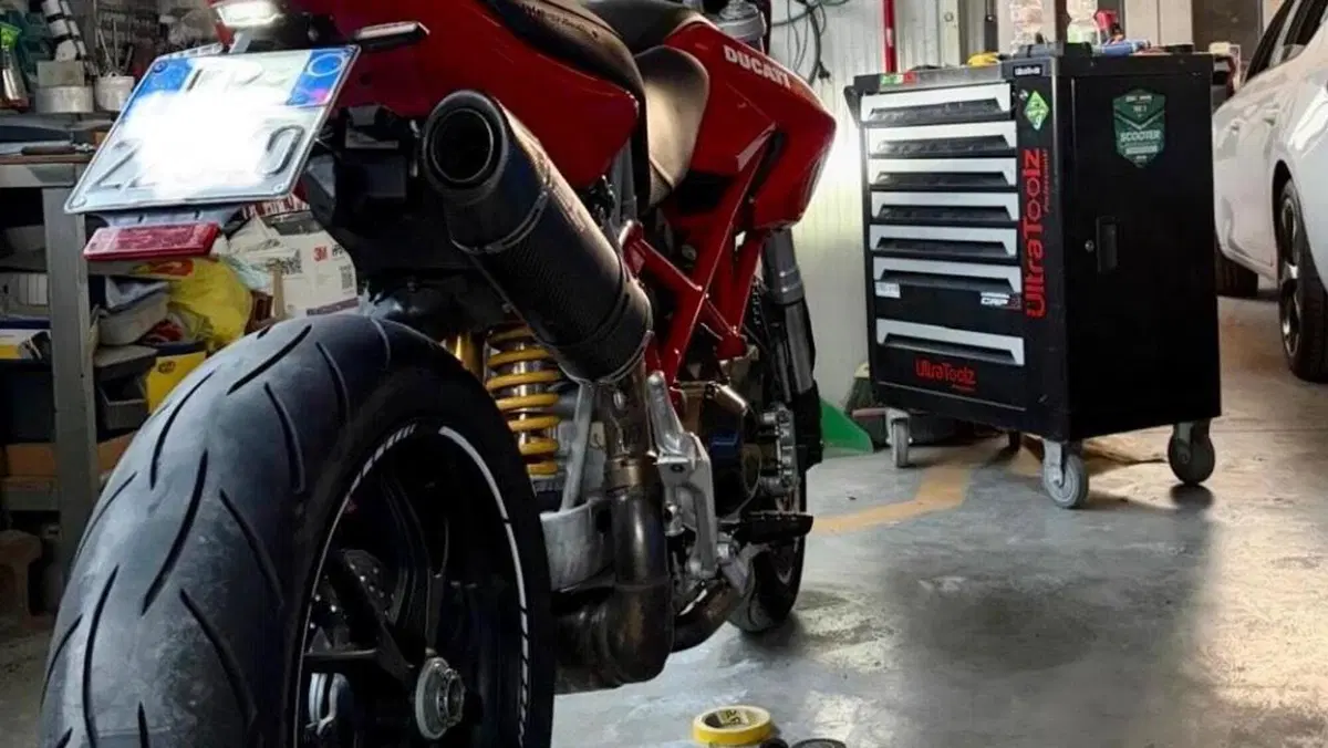 Ducati Hypermotard 1100 (2007 - 09)  (2)