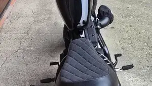 Harley-Davidson 883 R (2008 - 16) - XL 883R  (2)