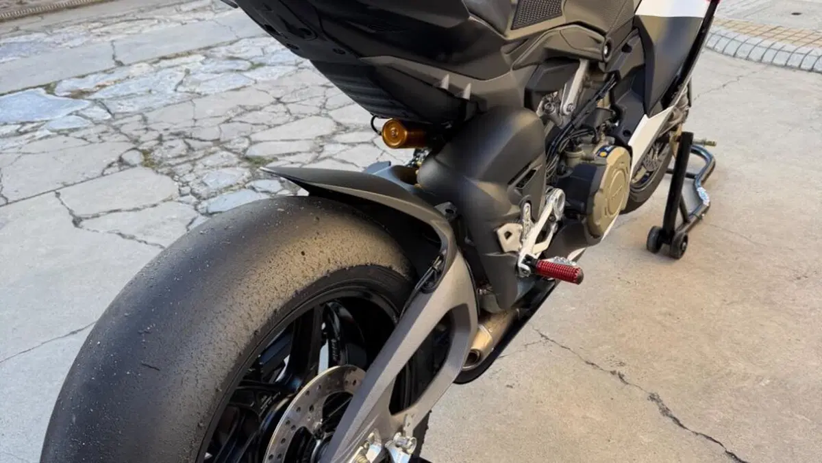 Ducati Panigale V4 S (2025 - 26)  (4)