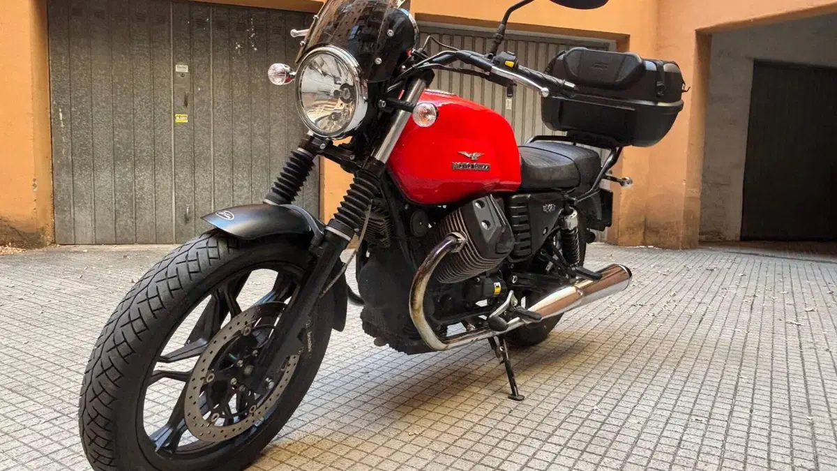 Moto Guzzi V7 Stone (2012 - 15)  (2)
