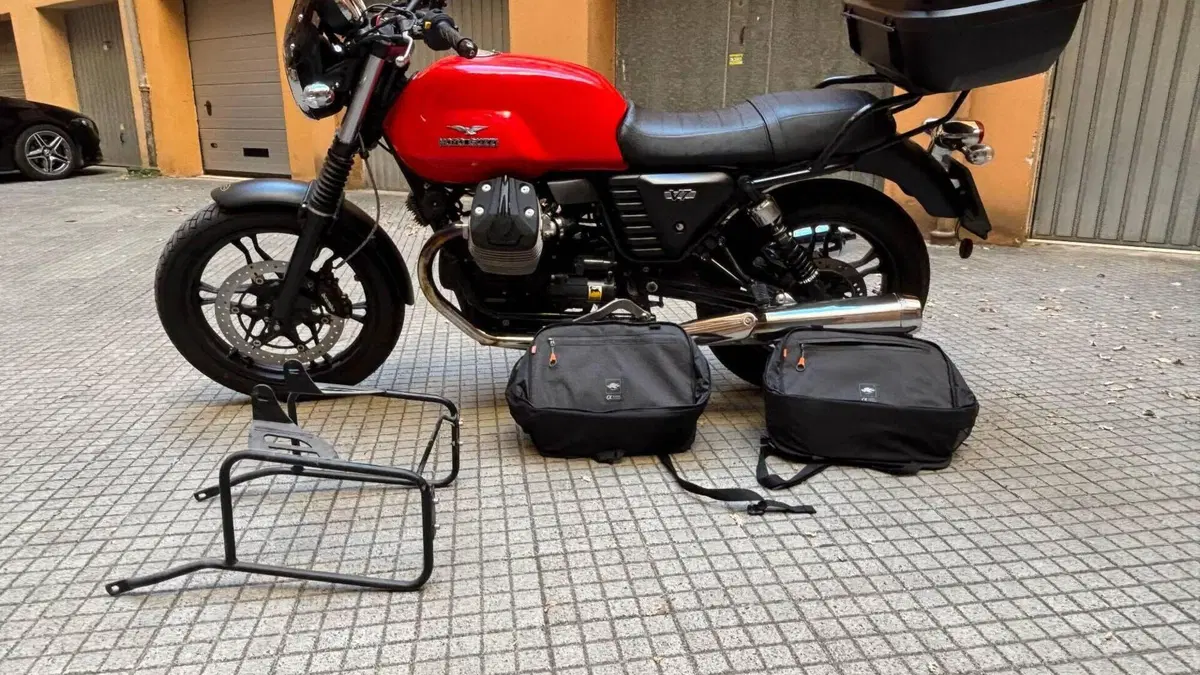 Moto Guzzi V7 Stone (2012 - 15)  (3)