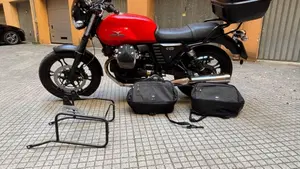 Moto Guzzi V7 Stone (2012 - 15)  (3)