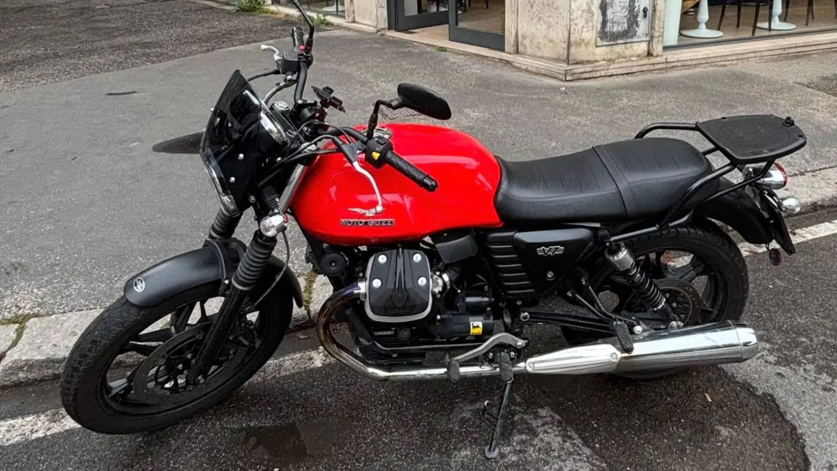 Moto Guzzi V7 Stone (2012 - 15)  (6)