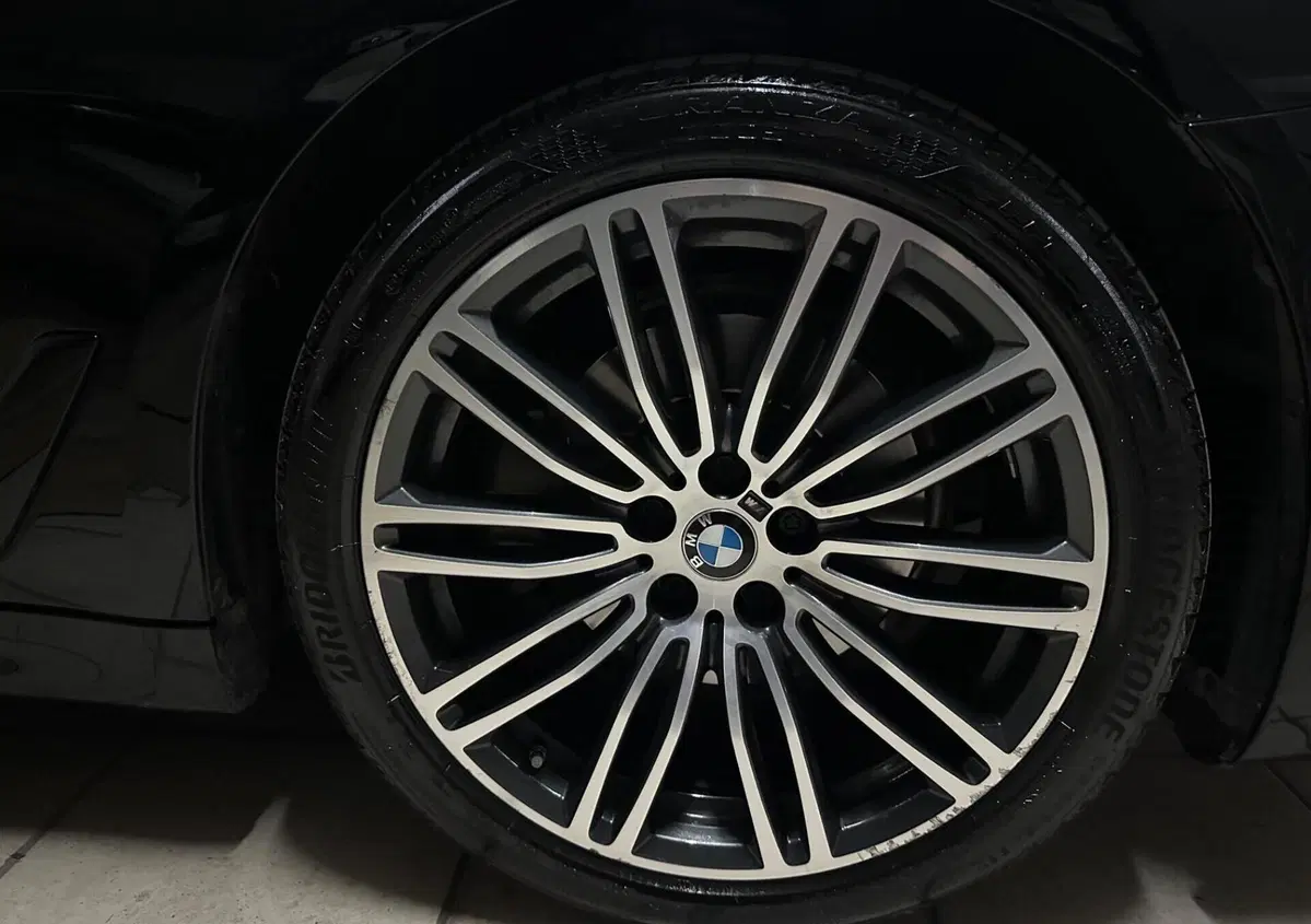 BMW Serie 5 520d 48V Msport (9)