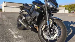 Triumph Street Triple 765 RS (2023 - 26)  (2)
