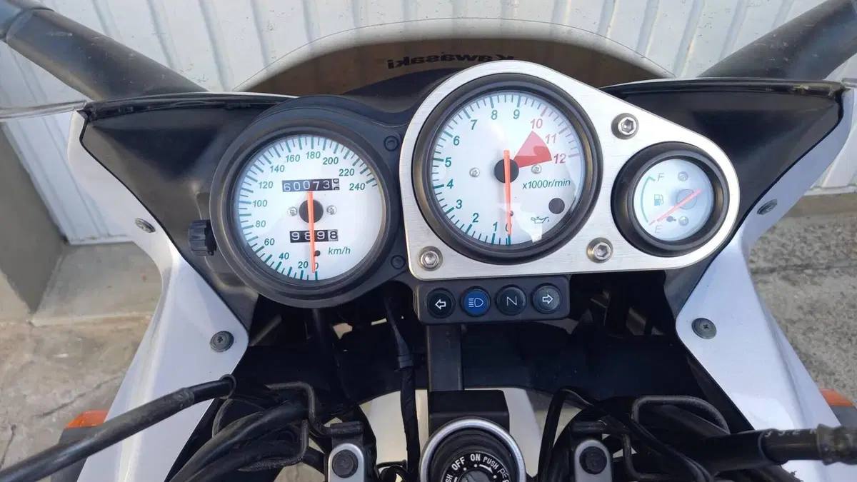 Kawasaki ZR 7S 