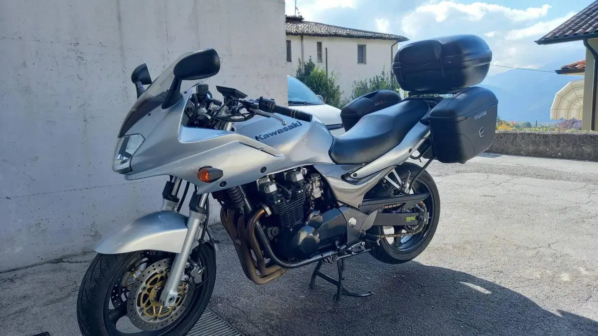 Kawasaki ZR 7S  (3)
