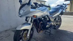 Kawasaki ZR 7S  (4)