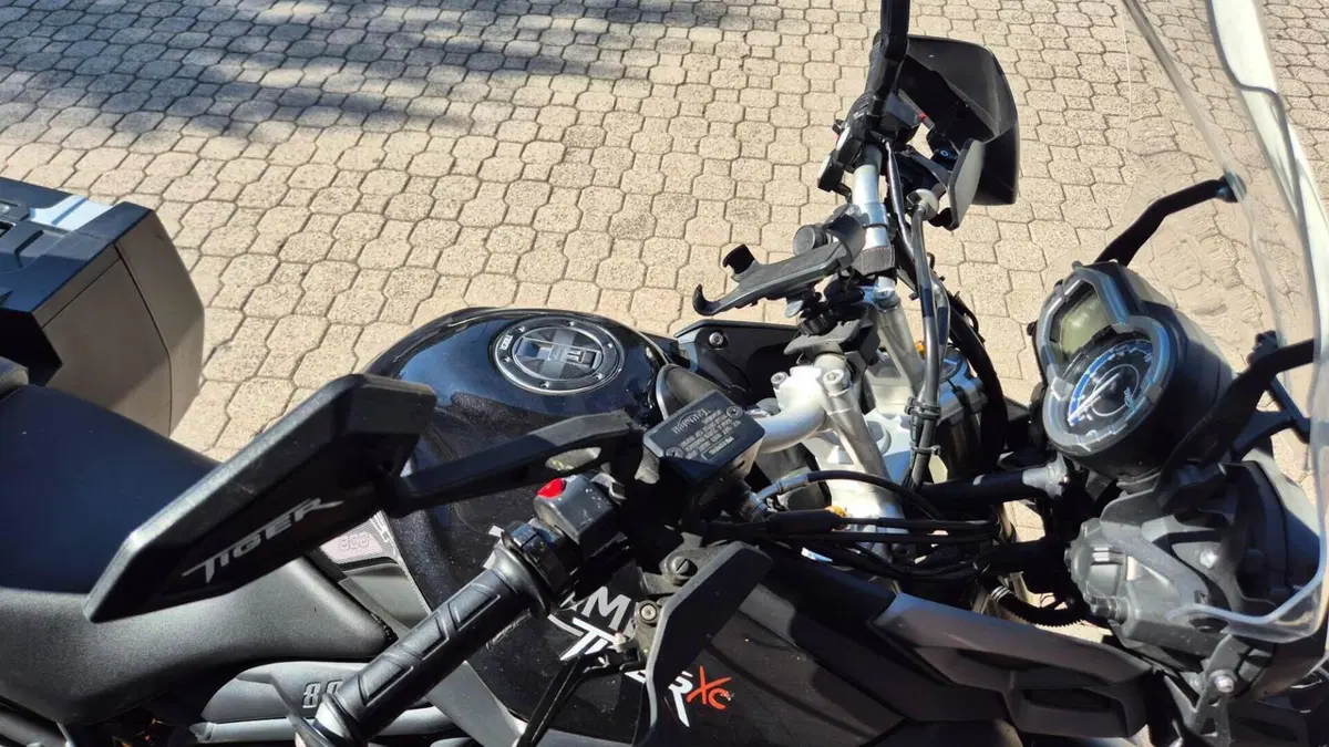 Triumph Tiger 800 XC ABS (2010 - 14)  (10)