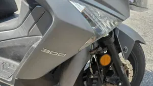 Kymco X-Town 300i ABS (2016 - 20)  (11)