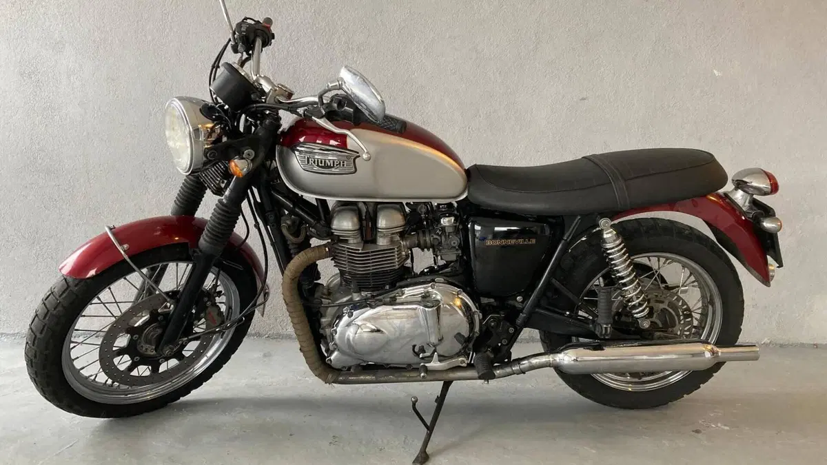 Triumph Bonneville 800 (2000 - 01) 