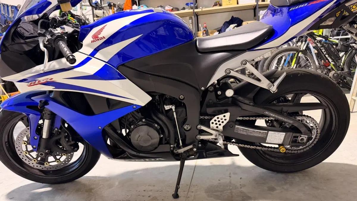 Honda CBR 600 RR (2007 - 08)  (3)