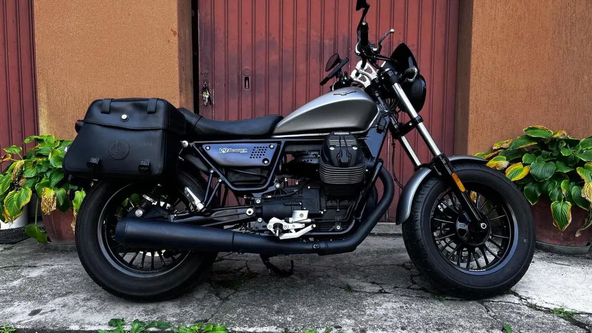 Moto Guzzi V9 Bobber (2018 - 20) 