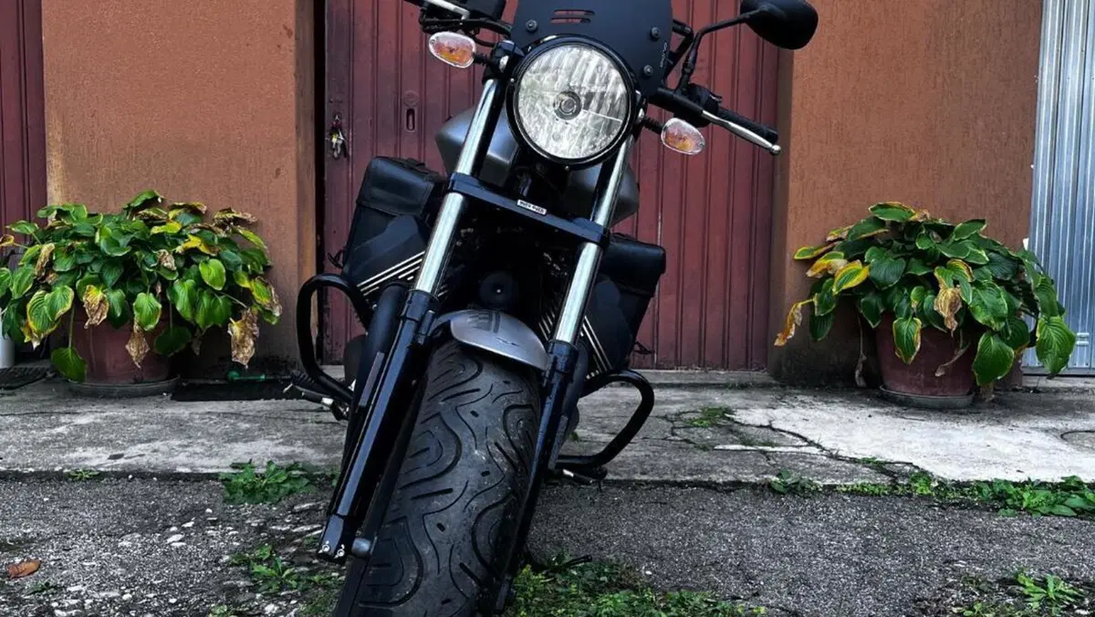 Moto Guzzi V9 Bobber (2018 - 20)  (5)