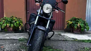 Moto Guzzi V9 Bobber (2018 - 20)  (5)
