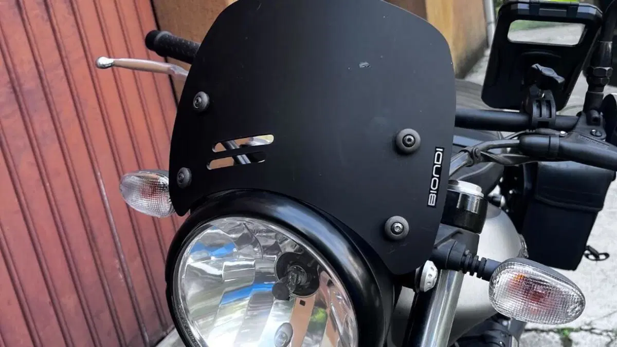 Moto Guzzi V9 Bobber (2018 - 20)  (6)