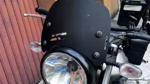 Moto Guzzi V9 Bobber (2018 - 20)  (6)