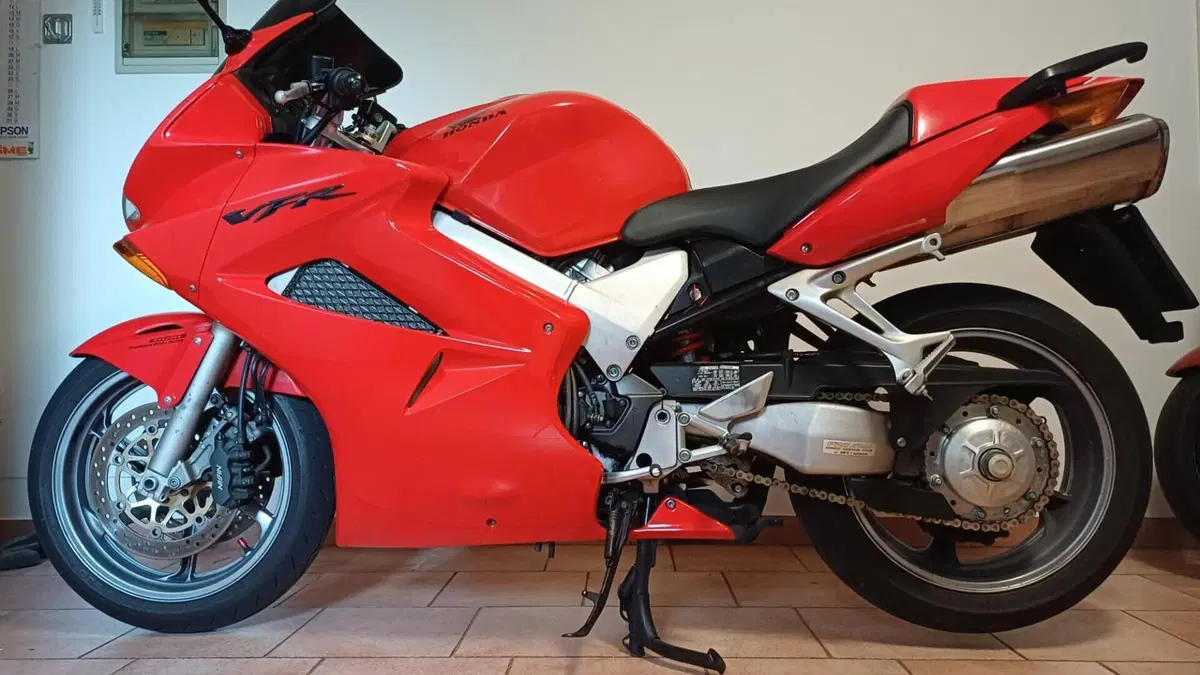 Honda VFR 800 (2002 - 05) 