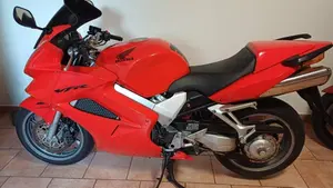 Honda VFR 800 (2002 - 05)  (5)