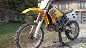 Suzuki   (4)