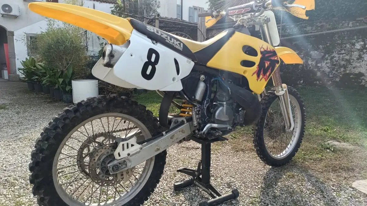 Suzuki   (8)