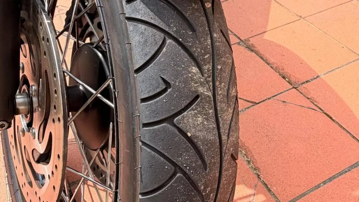 Triumph Bonneville T120 Black (2021 - 25)  (7)